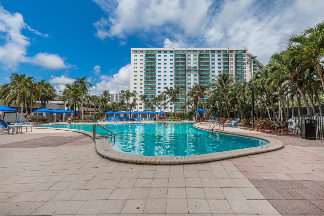 Ocean Reserve Luxury Condos Across From Sunny Isles Beach Miami Beach Exterior foto
